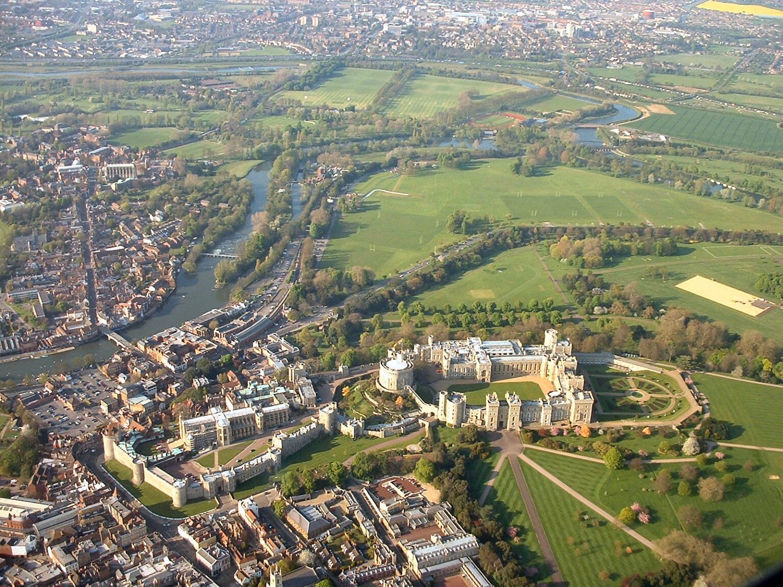 Vista dall'alto del Castello di Windsor e dei suoi giardini